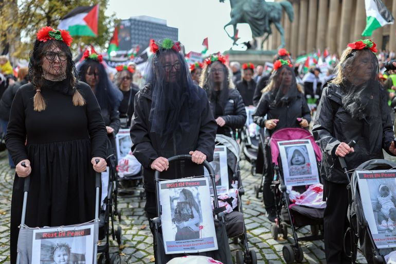 LIVERPOOL, ENGLAND - SEPTEMBER 27: Pro Palestine protestors attend a demonstration coinciding with the start of the Labour Party Annual Conference on September 27, 2025 in Liverpool, England. Palestine Solidarity Campaign holds a national demonstration hoping to bring their message directly to the Labour Party's Conference, telling them to end Israel's genocide, stop starving Gaza, stop arming Israel. (Photo by Jeff J Mitchell/Getty Images)
