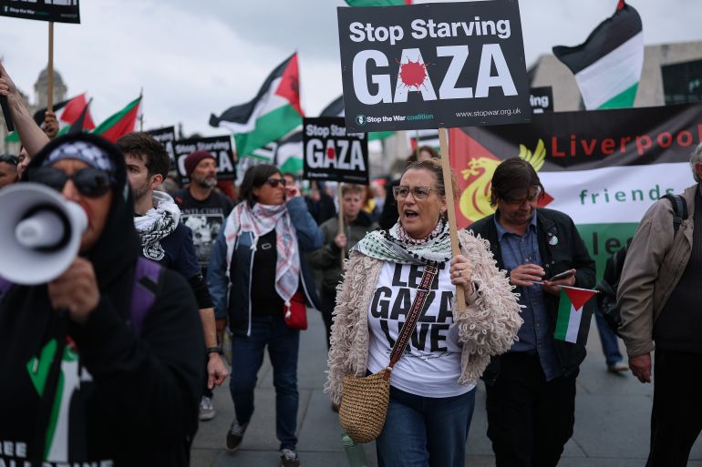 LIVERPOOL, ENGLAND - SEPTEMBER 27: Pro Palestine protestors attend a demonstration coinciding with the start of the Labour Party Annual Conference on September 27, 2025 in Liverpool, England. Palestine Solidarity Campaign holds a national demonstration hoping to bring their message directly to the Labour Party's Conference, telling them to end Israel's genocide, stop starving Gaza, stop arming Israel. (Photo by Jeff J Mitchell/Getty Images)