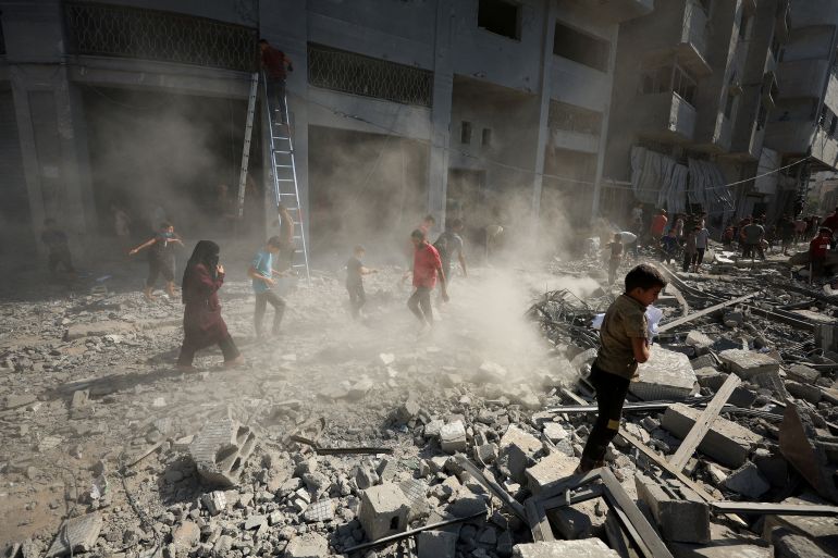 reuters_68c8ad89-1757982089 Palestinians inspect the site of Israeli air strikes on the evacuated Al-Ghefari tower, in Gaza City, September 15, 2025. REUTERS/Dawoud Abu Alkas TPX IMAGES OF THE DAY