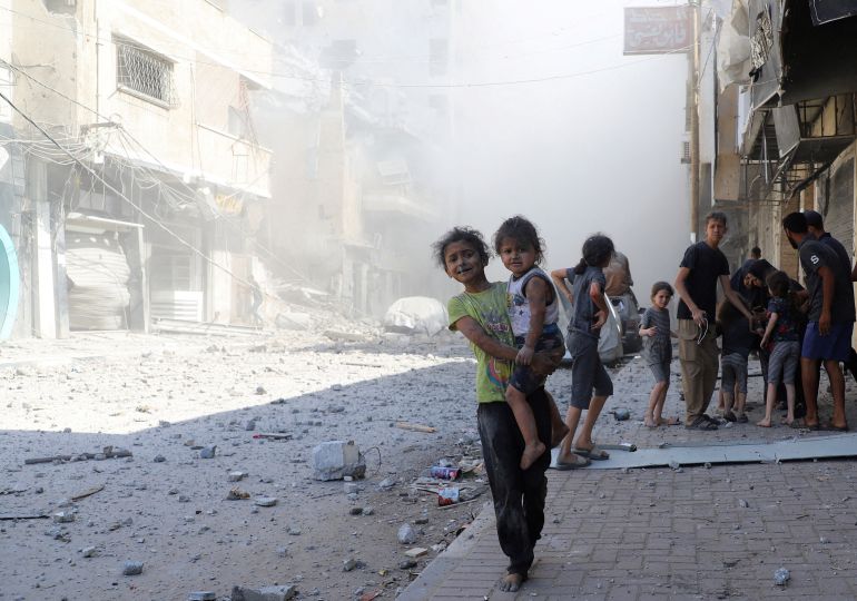 Palestinians children react, at the site of Israeli strikes on a house, in Gaza City, September 26, 2025. REUTERS/Ebrahim Hajjaj TPX IMAGES OF THE DAY