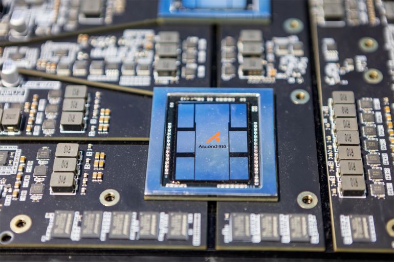 shutterstock_2325451691-1755166053 BEIJING, CHINA - June 4, 2023: Ascend 910 processor is seen during the PT Expo China 2023 at the China National Convention Center