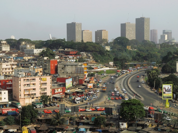40f0cc85-809f-4d20-b28f-d461a77c64ae Buildings in the business district Plateau are seen behind the village of Attiekoube in Abidjan, Ivory Coast February 23, 2017. Picture taken February 23, 2017. REUTERS/Luc Gnago