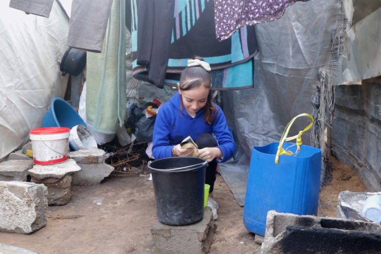 الطفلة الغزية غزل تناشد العالم.. أريد أن أعيش بكرامة وأعود إلى مدرستي