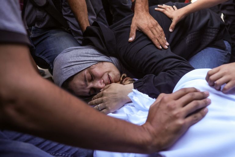 afp_68dcf2034c3f-1759310339 EDITORS NOTE: Graphic content / A Palestinian woman mourns over the body of a loved one killed in an Israeli strike, outside al-Aqsa Martyrs hospital in Deir el-Balah in the central Gaza Strip, on October 1, 2025.