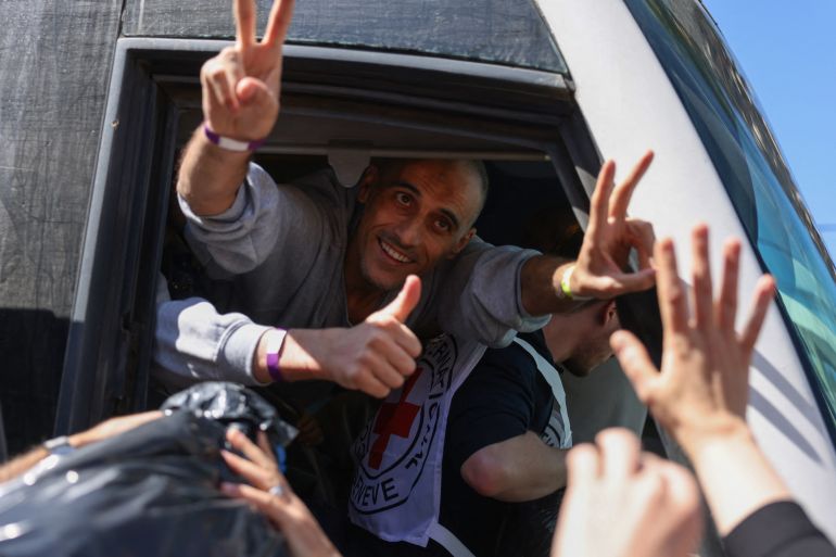 afp_68ece62abfb6-1760355882 TOPSHOT - Palestinian men gesture from inside a bus after being released from the Ofer military prison located between Ramallah and Beitunia in the occupied West Bank on October 13, 2025, in exchange for hostages held by Hamas in Gaza since the October 7 attacks.