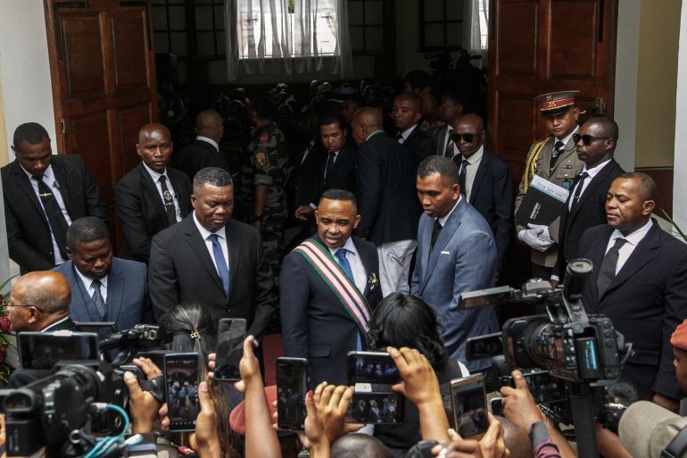 afp_68f21a454434-1760696901 Newly sworn in President of Madagascar Michael Randrianirina (C) poses for a photograph following his swearing in ceremony in Antananarivo on October 17, 2025.