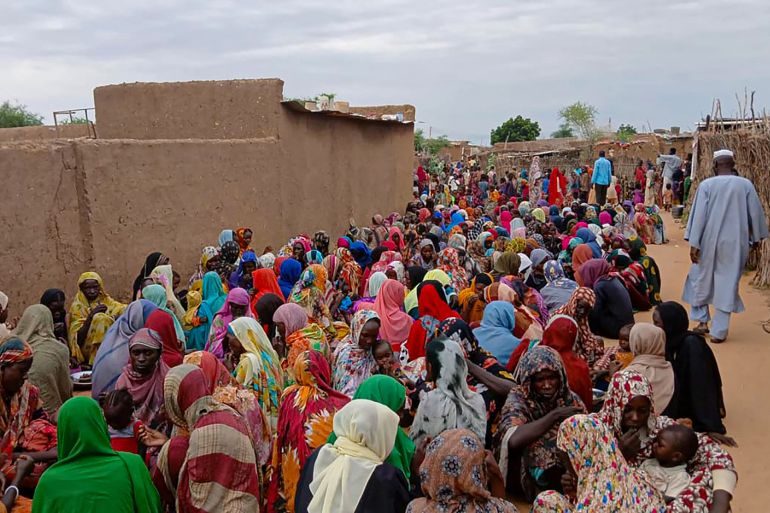 al-fashir2-1756494491 (FILES) Sudanese residents gather to receive free meals in El-Fasher, a city besieged by Sudan's paramilitary Rapid Support Forces (RSF) for more than a year, in Darfur region, on August 11, 2025. The RSF, at war with the regular army since April 2023, has launched its fiercest assault to date on El-Fasher, the only major city in the western Darfur region still in army hands. (Photo by AFP)