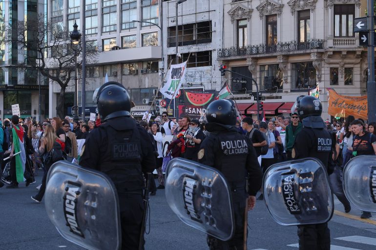 epa12438558 Members of the Argentine Police patrol during a demonstration in support of Palestinians, in Buenos Aires, Argentina, 07 October 2025. Thousands of people marched under the slogan 'stop the genocide' in the Gaza Strip two years after the Islamist group Hamas attacked Israel and the war in the Palestinian enclave began. EPA/STRINGER