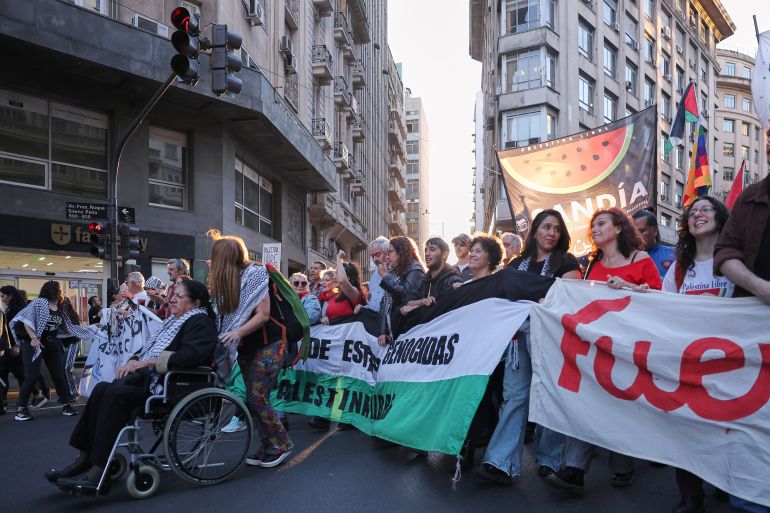 epa12438554 Protestors participate in a demonstration in support of Palestinians, in Buenos Aires, Argentina, 07 October 2025. Thousands of people marched under the slogan 'stop the genocide' in the Gaza Strip two years after the Islamist group Hamas attacked Israel and the war in the Palestinian enclave began. EPA/STRINGER