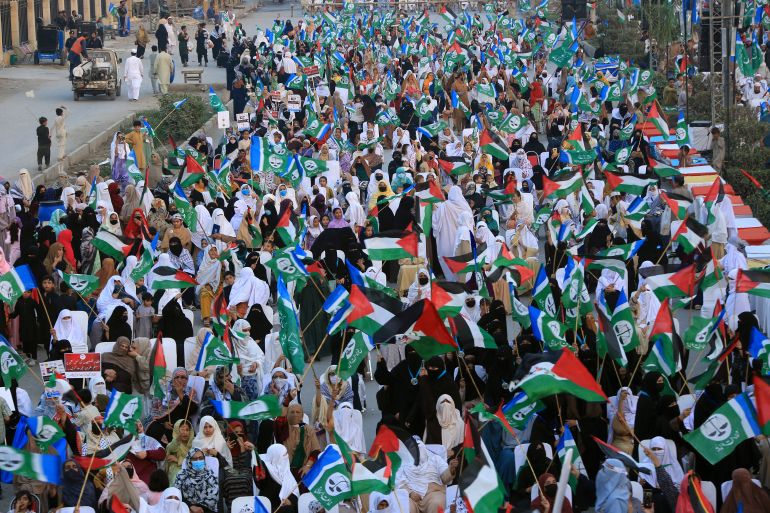 epa_68ed0a89534d-1760365193 epa12448686 Supporters of the Islamic political party Jamaat-e-Islami participate in a rally in solidarity with the Palestinian people, in Peshawar, Pakistan, 12 October 2025. US President Trump announced that Israel and Hamas have agreed to the first phase of a Gaza peace plan. The deal involves the release of Israeli hostages and Palestinian prisoners, the withdrawal of Israeli forces, and the delivery of humanitarian aid to Gaza. EPA/ARSHAD ARBAB