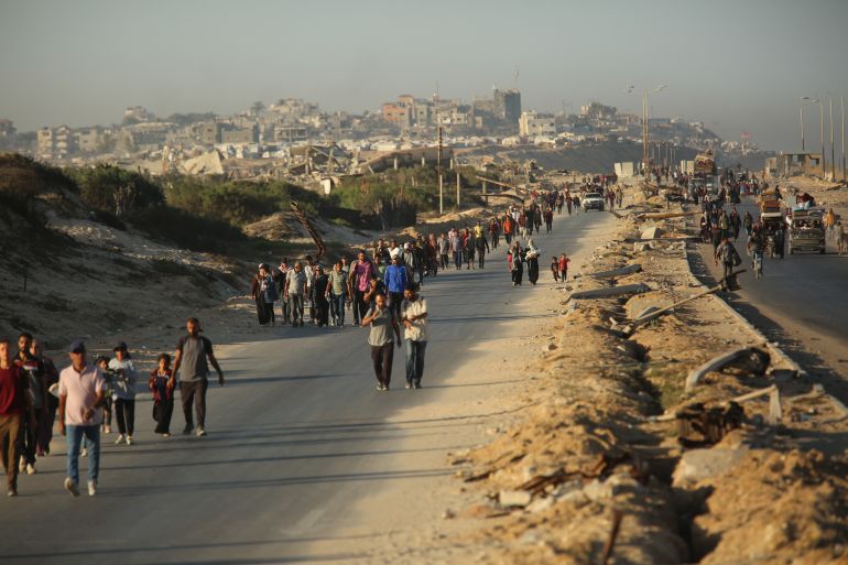 gaza4-1760172543 GAZA CITY, GAZA - OCTOBER 11: Thousands of Palestinians, carrying what belongings they could, begin returning from the south to the north of the region along Al-Rashid Street, which connects the southern and northern parts of the Gaza, with the ceasefire taking effect in the Gaza Strip on October 11, 2025. (Photo by Hassan Jedi/Anadolu via Getty Images)