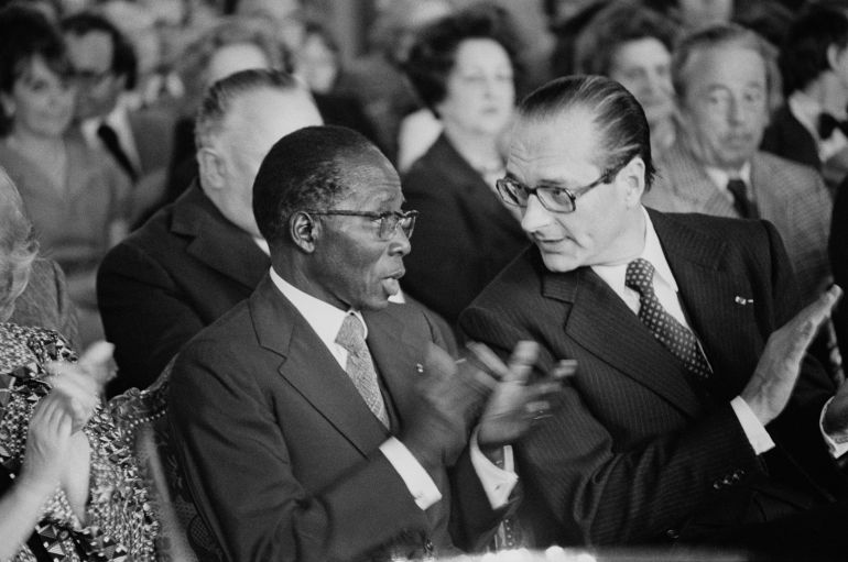 gettyimages-1279304151-1760165597 Le président de la République du Sénégal Léopold Sédar Senghor reçu par le maire de la capitale Jacques Chirac à l'hôtel de ville le 24 mai 1978 à Paris, France. (Photo by Alain Dejean/Sygma via Getty Images)