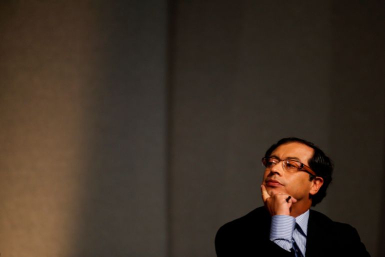 Colombian presidential candidate Gustavo Petro of the Polo Democratic Party takes part in a television debate in Bogota May 28, 2010. Colombia is preparing for the first round of its presidential elections, which will be held on May 30. REUTERS/Eliana Aponte (COLOMBIA - Tags: POLITICS ELECTIONS)