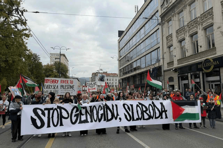 سراييفو.. وقفة تضامنية مع غزة وسط دعوات لقطع العلاقات مع إسرائيل واعتقال مرتكبي الإبادة