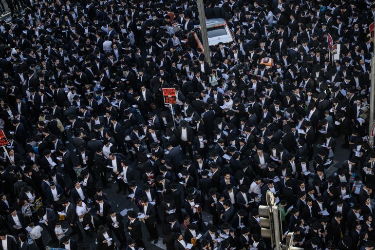 JERUSALEM - OCTOBER 30: Tens of thousands of Ultra-Orthodox (Haredi) Jews gather to protest against mandatory military service during the "Million March" demonstration in West Jerusalem on October 30, 2025. The protesters demanded legislation granting exemptions for Haredim from compulsory military service, blocking several streets and main roads in the city. ( Mostafa Alkharouf - Anadolu Agency )