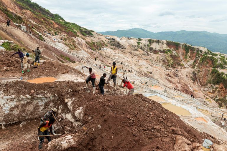 FILE PHOTO: Laborers dig a new washing pool that is used in the processing of minerals such as coltan, cassiterite, or wolframite at the Rubaya coltan mine, in the town of Rubaya, which is controlled by M23 rebels, in the eastern Democratic Republic of Congo March 24, 2025. REUTERS/Zohra Bensemra/File Photo