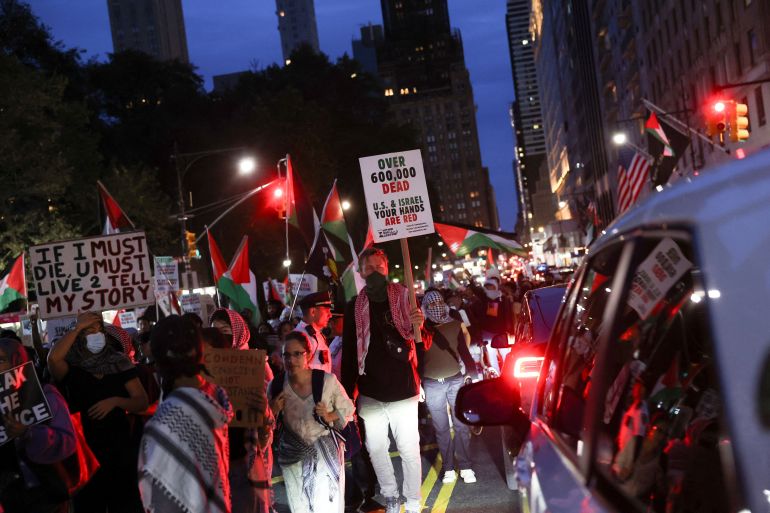 Demonstrators attend a pro-Palestinian protest on the day of the two-year anniversary of the attack on Israel by Hamas, in New York City, U.S., October 7, 2025. REUTERS/Shannon Stapleton