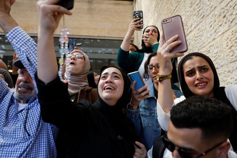 reuters_68ecea65-1760356965 People react as freed Palestinian prisoners arrive after being released from an Israeli jail as part of a hostages-prisoners swap and a ceasefire deal in Gaza between Hamas and Israel, in Ramallah, in the Israeli-occupied West Bank, October 13, 2025. REUTERS/Mohammed Torokman