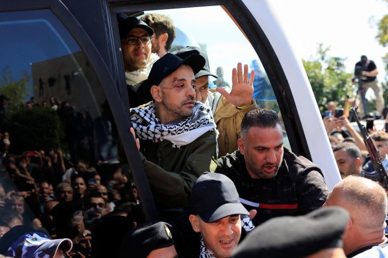 reuters_68eceab3-1760357043 Freed Palestinian prisoners look on in a bus after being released from an Israeli jail as part of a hostages-prisoners swap and a ceasefire deal in Gaza between Hamas and Israel, in Ramallah, in the Israeli-occupied West Bank, October 13, 2025. REUTERS/Mussa Qawasma