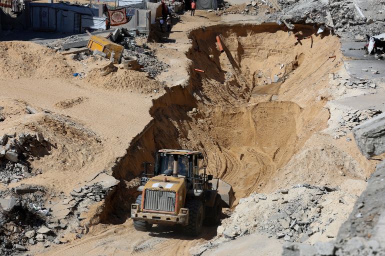 reuters_68f4a3cc-1760863180 Heavy machinery operates at a site where searches are underway for the bodies of hostages killed after being seized by Hamas during the October 7, 2023 attack, amid a ceasefire between Israel and Hamas, in Khan Younis, southern Gaza Strip, October 18, 2025. REUTERS/Ramadan Abed