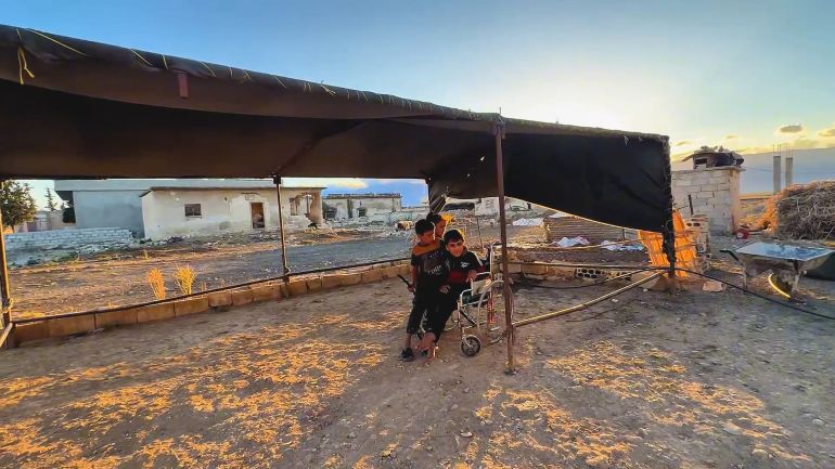 sr-m05-1760444381 منار ممدوح حمدين، أم سورية منكوبة من خيام النزوح إلى صراع المرض.. حكاية وجع من سهل الغاب في سوريا