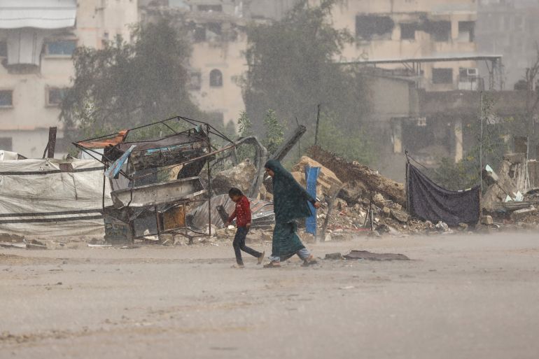 80-1-1764154873 GAZA CITY, GAZA - NOVEMBER 25: A view of the Shujaiya neighborhood after rainfall that flooded tents and left puddles of water and mud throughout the area in Gaza City, Gaza on November 25, 2025. Conditions for displaced residents whose homes were destroyed in Israeli attacks, worsening as they continue to struggle not only with the devastation of the conflict but also with the deteriorating weather conditions. ( Khames Alrefi - Anadolu Agency )