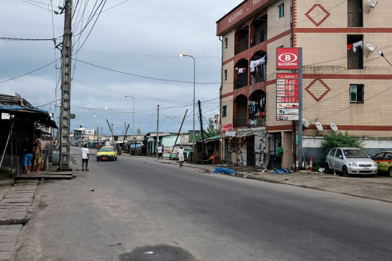 afp_690984ac35ca-1762231468-1 A general view of a road in the Bilongue neighbourhood, in Douala, on October 31, 2025.