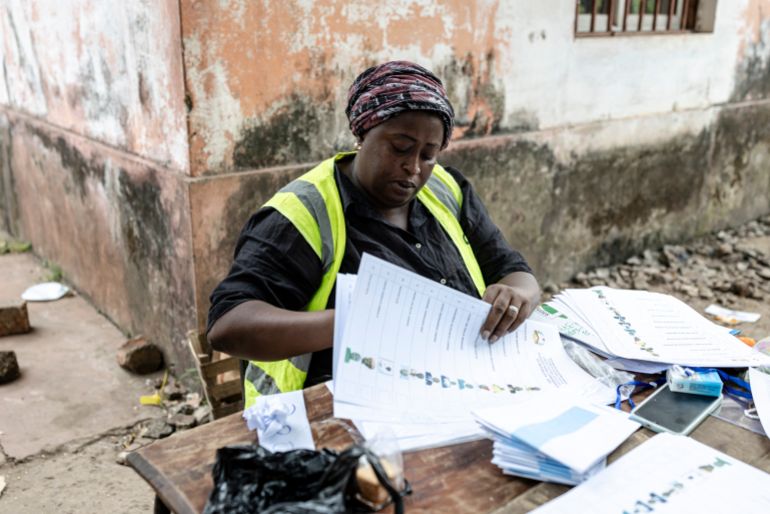 afp_692587cd5ec3-1764067277 CORRECTION / An official from the National Electoral Commission (CNE) counts unmarked ballots at the September 19 Primary School in Bissau, on November 23, 2025 during Guinea-Bissau's presidential and legislative elections. (Photo by PATRICK MEINHARDT / AFP)