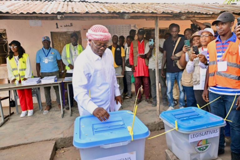 ap_692588014deb6-1764067329 In this photo released by the Communication office Presidency republic of Guinea Bissau, incumbent President Umaro Sissoco Embalo casts his votes at a polling station during the Presidential and legislative elections in Bissau, Guinea-Bissau, Sunday, Nov. 23, 2025. (Communication office Presidency republic of Guinea Bissau via AP)