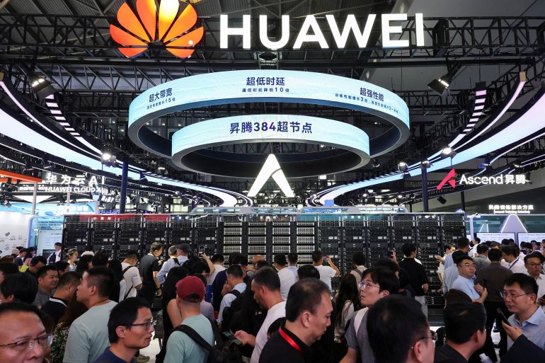 People visit a Huawei booth during the World Artificial Intelligence Conference in Shanghai, China July 26, 2025. REUTERS/Go Nakamura