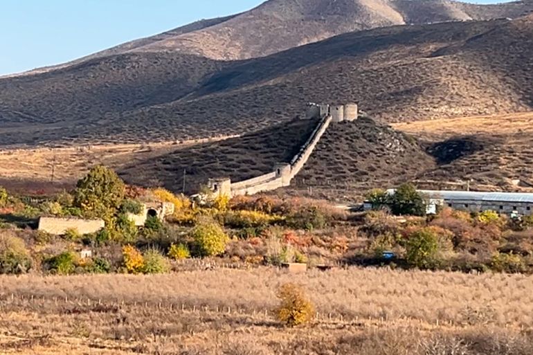Azerbaycan'ın Karabağ bölgesinde bulunan ve Ermenistan işgalinden kurtarıldıktan sonra restore edilen tarihi Askeran Kalesi, yerli ve yabancı turistleri ağırlıyor.