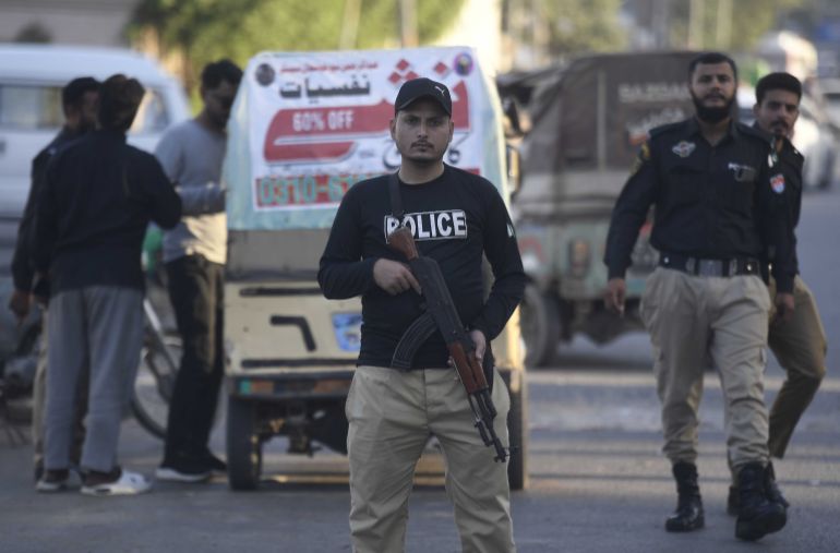 epa_691704a079bc-1763116192 epa12520458 Pakistani security officials stand guard during a security alert in Karachi, Pakistan, 12 November 2025, as security was stepped up at court buildings after a suicide bombing outside the Islamabad judicial complex. A suicide bombing outside Islamabad’s district court complex on 11 November killed at least 12 people and injured 27, authorities said. Jamaat-ul-Ahrar (JuA), a splinter faction of the Pakistani Taliban, claimed responsibility for the attack. EPA/SHAHZAIB AKBER