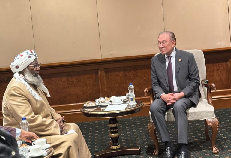 رئيس المجلس الإسلامي الأعلى في إثيوبيا الشيخ إبراهيم نوفا خلال لقائه رئيس الوزراء الماليزي أنور إبراهيم