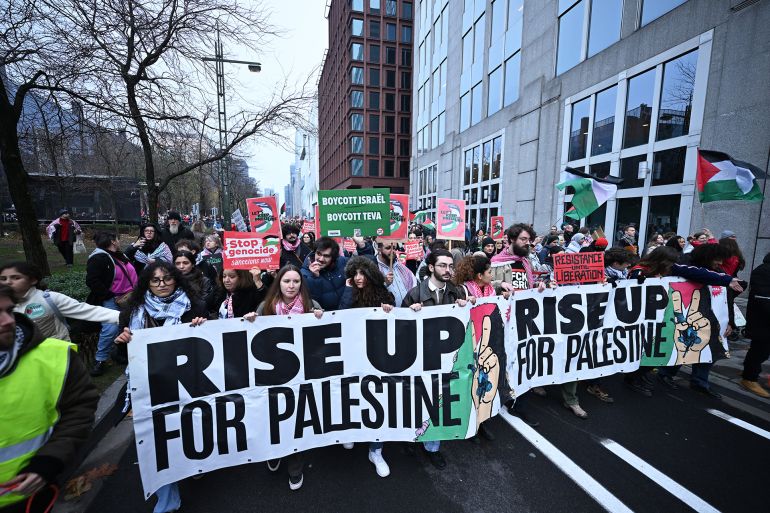 BRUSSELS, BELGIUM - NOVEMBER 16: Thousands of protesters gather in front of Brussels North Station (Gare du Nord) to demand the immediate suspension of the partnership agreement between the European Union and Israel, and to denounce Israel's continued attacks on Gaza in violation of the ceasefire on November 16, 2025 in Brussels, Belgium. (Photo by Dursun Aydemir/Anadolu via Getty Images)