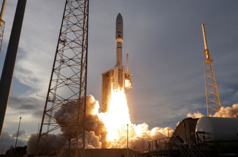 FILE PHOTO: A United Launch Alliance Atlas V rocket lifts off carrying Amazon's Project Kuiper internet network satellites from the Cape Canaveral Space Force Station in Cape Canaveral, Florida, U.S., April 28, 2025. REUTERS/Joe Skipper/File Photo