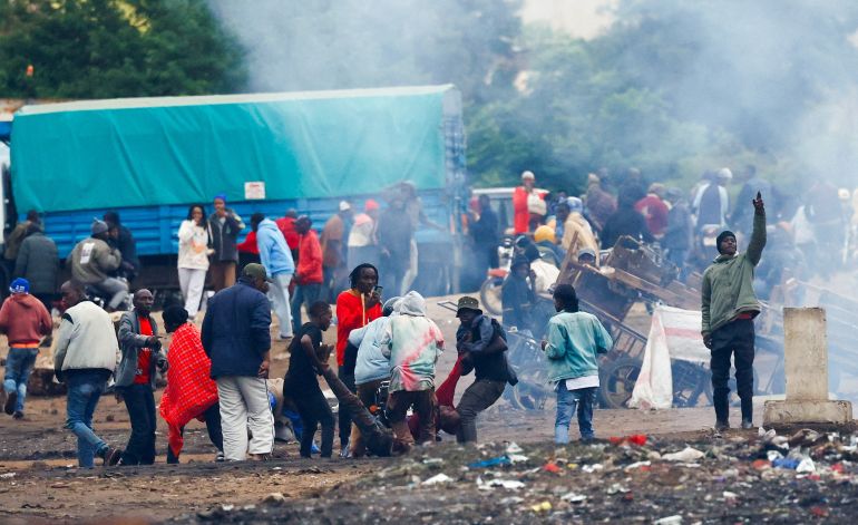 SENSITIVE MATERIAL. THIS IMAGE MAY OFFEND OR DISTURB Demonstrators carry the dead body of a man killed during a protest a day after a general election marred by violent demonstrations over the exclusion of two leading opposition candidates at the Namanga One-Post Border crossing point between Kenya and Tanzania, as seen from Namanga, Kenya October 30, 2025. REUTERS/Thomas Mukoya TPX IMAGES OF THE DAY