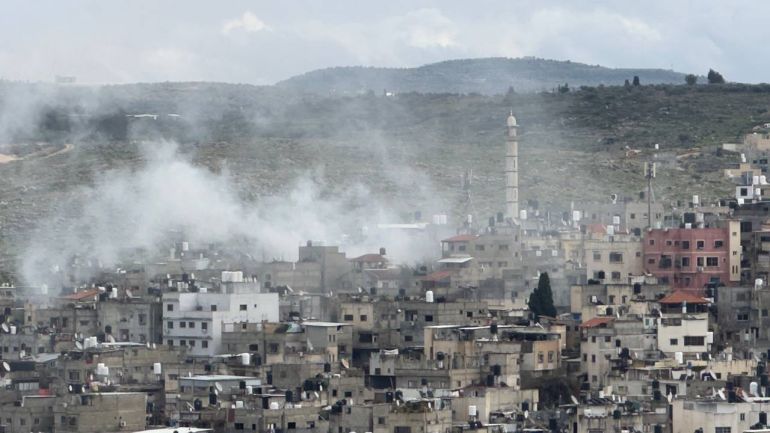 047-1751457395 فاطمة محمود الجزيرة نت طولكرم فلسطين _ دخان يتصاعد جراء نسف منازل في مخيم طولكرم شمال الضفة