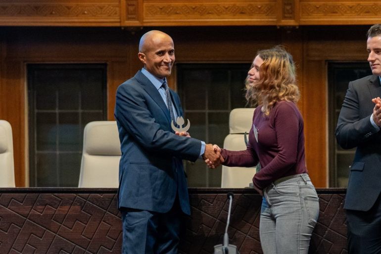 فلسطين-هولندا- الناشط عيد الهذالين يتسلم جائزة التوليب من الخارجية الهولندية - (من الناشط الهذالين للاستخدام)