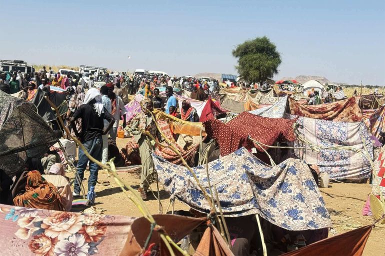 1001328837-1765278161 نازحون من منطقة طويلة / المصدر: الجزيرة نت