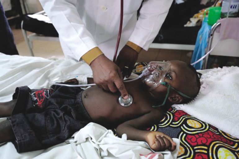 TO GO WITH by Helen VesperiniYves Twemerimana, 3, wears an oxygen mask in a bed at the Kigali Central University Hospital in Kigali, as he is tended to for a severe case of pneumonia on September 1, 2010. With big strides made against both malaria and pneumococcal disease, Rwanda is on track to meet UN Millennium Development Goal no 4, the reduction of child mortality, officials say. "Rwanda is one of the few countries in Africa that stands a chance of reaching the MDG targets if the current rhythm is maintained," said Lamine Cisse Sarr, World Health Organisation representative to Rwanda. AFP PHOTO/HO/SHANON JENSEN (Photo by AFP) (Photo by -/AFP via Getty Images)