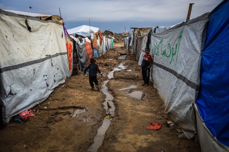 21gaza-1765359008 GAZA CITY, GAZA - DECEMBER 11: Palestinians struggle with flooding after heavy rain hits the Abu Marhil Camp in the Az-Zaytun neighborhood in Gaza City, Gaza on December 11, 2025. Conditions for displaced residents whose homes were destroyed in Israeli attacks, worsening as they continue to struggle not only with the devastation of the conflict but also with the deteriorating weather conditions. ( Hamza Z. H. Qraiqea - Anadolu Agency )