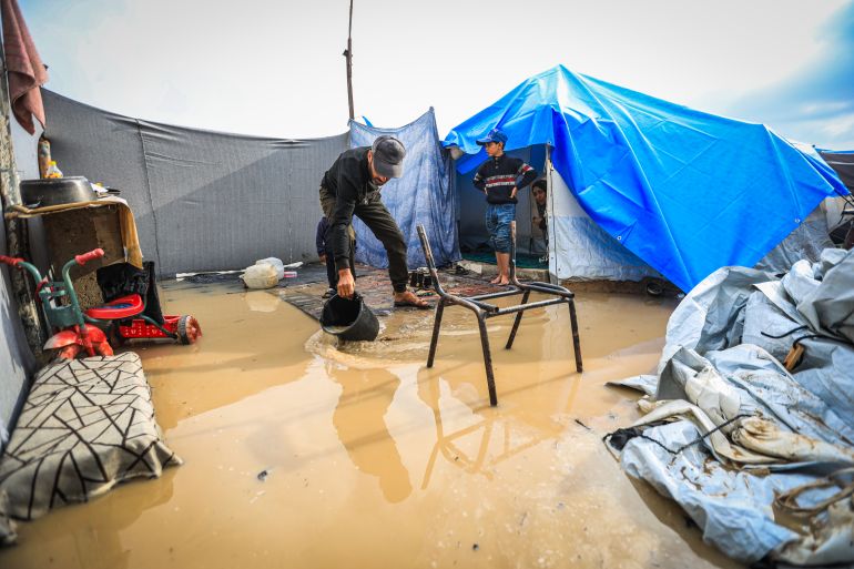 29gaza-1765359143 GAZA CITY, GAZA - DECEMBER 11: Palestinians struggle with flooding after heavy rain hits the Abu Marhil Camp in the Az-Zaytun neighborhood in Gaza City, Gaza on December 11, 2025. Conditions for displaced residents whose homes were destroyed in Israeli attacks, worsening as they continue to struggle not only with the devastation of the conflict but also with the deteriorating weather conditions. ( Hamza Z. H. Qraiqea - Anadolu Agency )