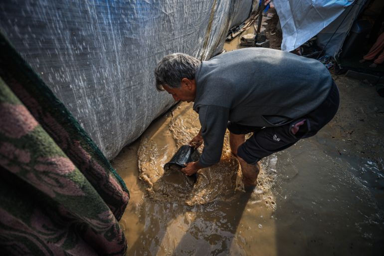 2gaza-1765358709 GAZA CITY, GAZA - DECEMBER 11: Palestinians struggle with flooding after heavy rain hits the Abu Marhil Camp in the Az-Zaytun neighborhood in Gaza City, Gaza on December 11, 2025. Conditions for displaced residents whose homes were destroyed in Israeli attacks, worsening as they continue to struggle not only with the devastation of the conflict but also with the deteriorating weather conditions. ( Hamza Z. H. Qraiqea - Anadolu Agency )