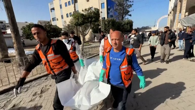 2l003-1765110851 بعد عام على الحرب.. غزة تُعيد فتح قبور مستشفى الأهلي