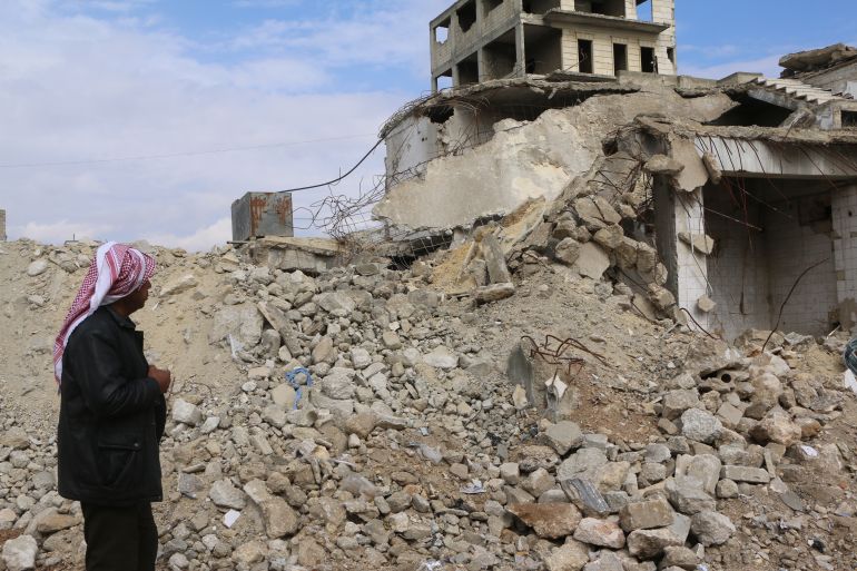 54d8bad981d8a8-1740147989 الدفاع المدني السوري يعمل على إزالة الأنقاض في مدينة حلب