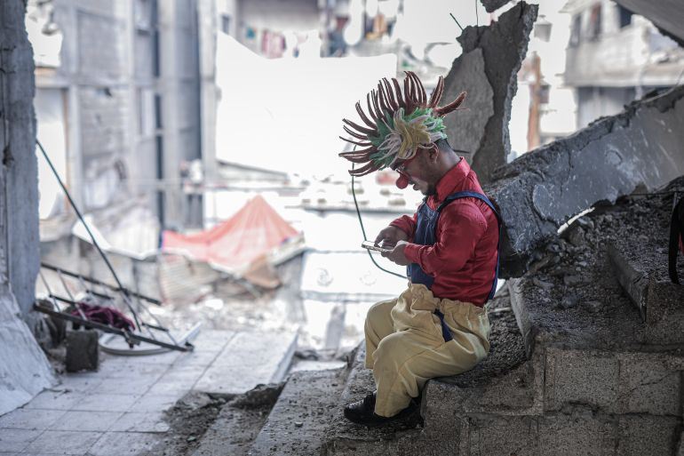 DEIR AL BALAH, GAZA - DECEMBER 13: Ahmed Mahmud Kamil Abu Seker, a 28-year-old resident of Bureij Refugee Camp who volunteers as a clown to make children laugh, prepares himself before meeting with the children in Deir al-Balah, Gaza on December 13, 2025. Despite losing his entire family in the war, Seker works as a clown to make children laugh, and despite all the difficulties, he tries to hold on to life in order to bring a smile to children's faces. ( Fadel A. A. Almaghari - Anadolu Agency )