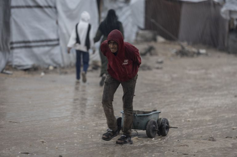 87-18-1765870213 GAZA CITY, GAZA - DECEMBER 15: Palestinians displaced by Israeli attacks struggle to carry out their daily lives under harsh conditions in makeshift tents in Gaza City, Gaza on December 15, 2025. Heavy rainfall and strong storms affect the Gaza Port area in western Gaza City, damaging tents where displaced Palestinians take shelter. Adverse weather conditions further exacerbate the hardships faced by displaced Palestinians living under severe humanitarian conditions. ( Mahmoud Abu Hamda - Anadolu Agency )