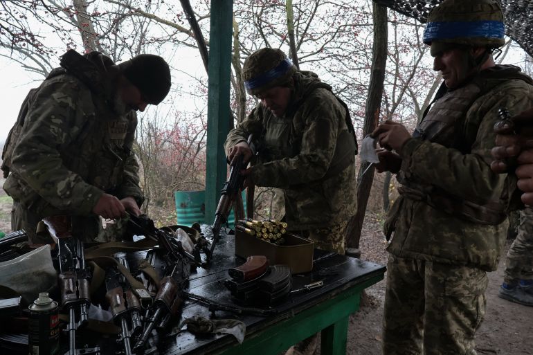 afp_692d24fdaabb-1764566269 This handout photograph taken and released on November 28, 2025, by the Press Service of the 65th Mechanized Brigade of Ukrainian Armed Forces, shows Ukrainian servicemen cleaning their weapons following shooting practice at an undisclosed location in Zaporizhzhia region, amid the Russian invasion of Ukraine. (Photo by Andriy Andriyenko / 65th Mechanized Brigade of Ukrainian Armed Forces / AFP) / RESTRICTED TO EDITORIAL USE - MANDATORY CREDIT "AFP PHOTO / 65TH MECHANIZED BRIGADE OF UKRAINIAN ARMED FORCES" - NO MARKETING NO ADVERTISING CAMPAIGNS - DISTRIBUTED AS A SERVICE TO CLIENTS