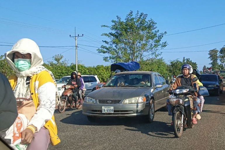 afp_693660bd612b-1765171389 Local residents evacuate following clashes along the Cambodia-Thailand border in Preah Vihear province on December 8, 2025.