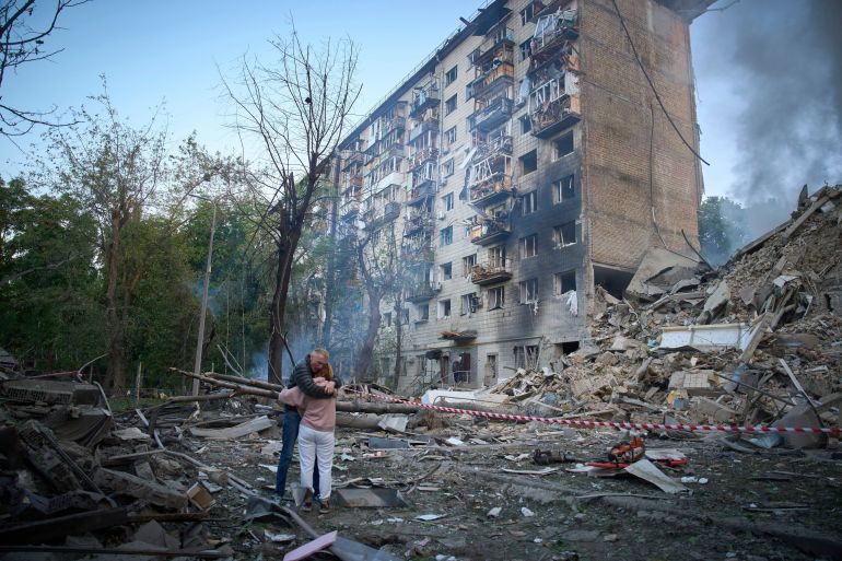 ap_6937a9c4a70d8-1765255620 Residents react after a Russian missile hit an apartment building during Russia's combined missile and drone air attack in Kyiv, Ukraine, June 17, 2025. (AP Photo/Efrem Lukatsky, File)